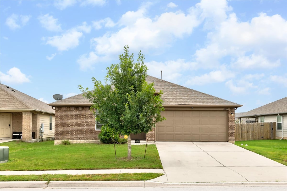 11237 Malta DR - front exterior - Luxury home in Briarcreek Sub Sec 6-C, Manor, TX