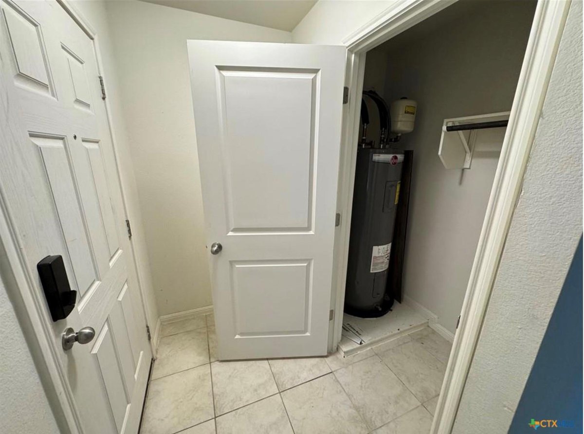 Living area at 1126  Esplanade Pkwy - 3 bed 2 bath home