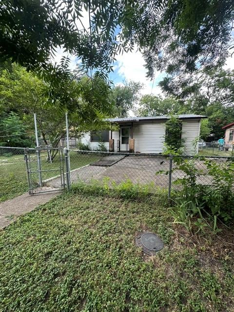 View 1127 Mark ST Unit #D in Pecan Valley 1127 Mark ST Unit #D - property photo 1 - Luxury home in Pecan Valley, Austin, TX