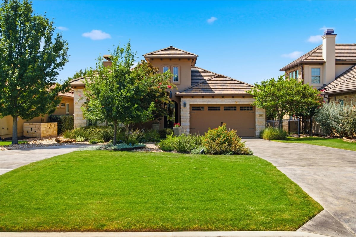 View 113 Blue Heron LN in Cimarron Hills Ph 3 Sec 2 113 Blue Heron LN - property photo 1 - Luxury home in Cimarron Hills Ph 3 Sec 2, Georgetown, TX