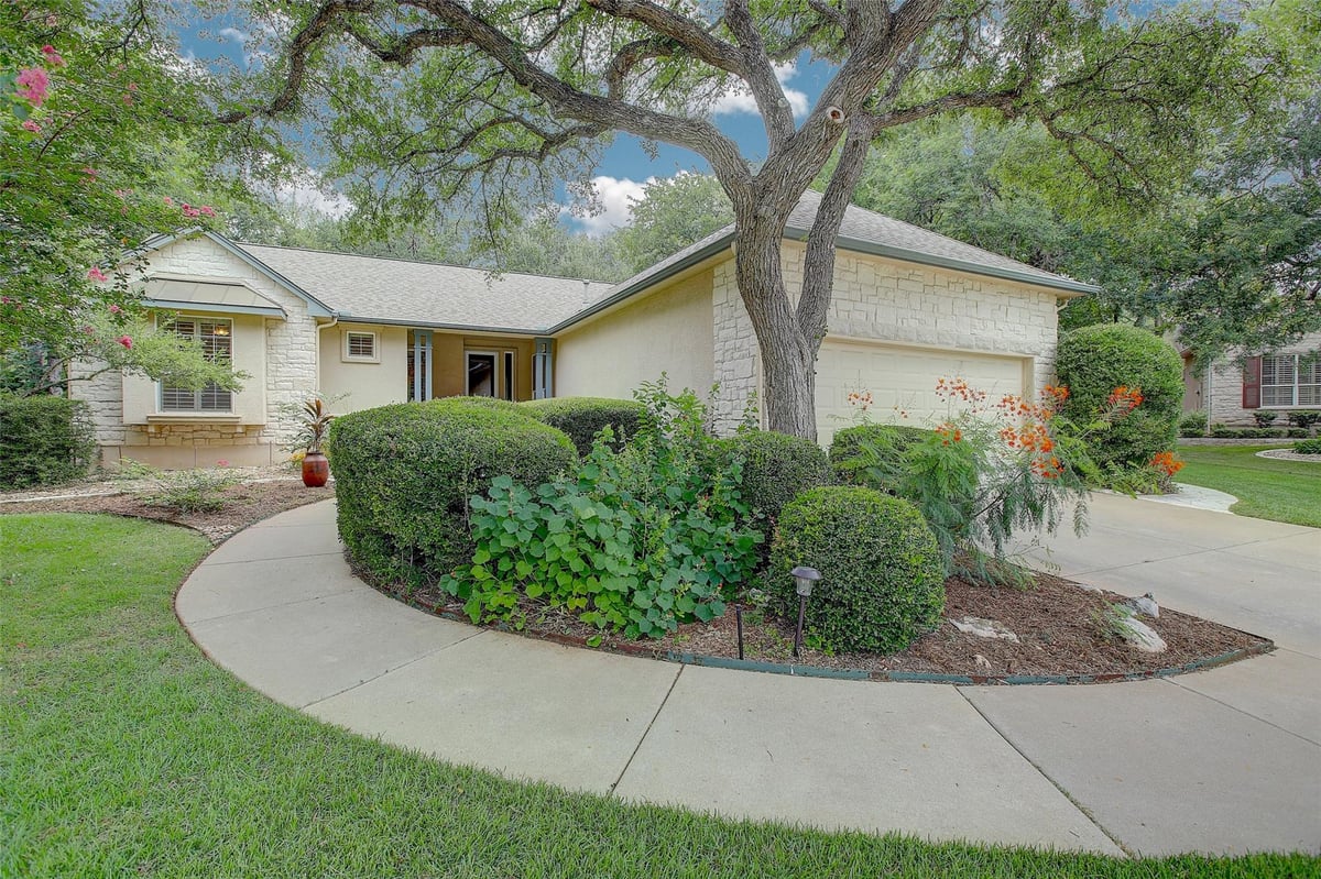 113 Branding Iron CV - property photo 1 - Luxury home in Sun City Georgetown Ph 02A Neighborhood 11 Pu, Georgetown, TX