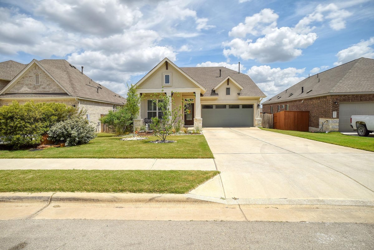 Living area at 113 Cibolo Creek Loop - 3 bed 2 bath home