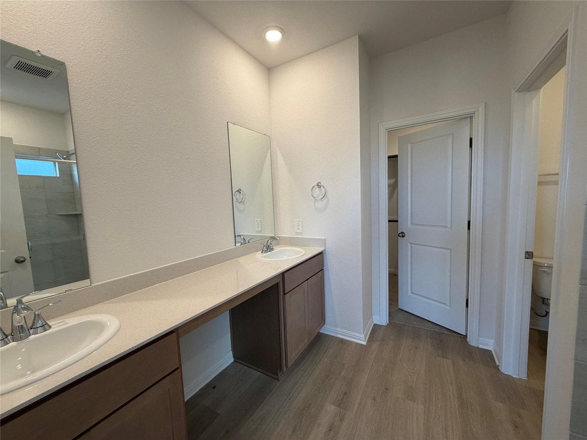 Living area at 113 Holmby Dr - 5 bed 3 bath home