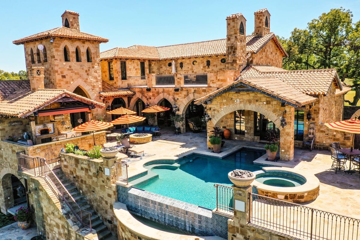 View 113 La Posada in Escondido Golf and Lake Club 113 La Posada - property photo 1 - Luxury home in Escondido Golf and Lake Club, Horseshoe Bay, TX