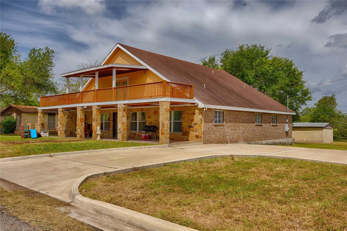 View 113 Thiele DR in Yoakum 113 Thiele DR, photo 1 of 27, Yoakum, Yoakum, TX