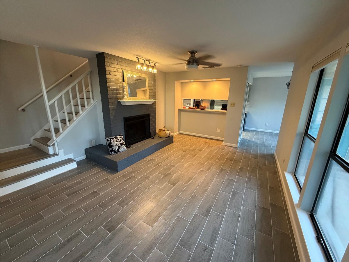 Living area at 11301 Jollyville Rd Unit #B3 - 2 bed 1 bath home