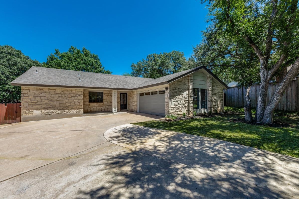 View 11303 Aloysia Dr in Shady Hollow Sec 05 Ph 01 11303 Aloysia Dr - front exterior - Luxury home in Shady Hollow Sec 05 Ph 01, Austin, TX
