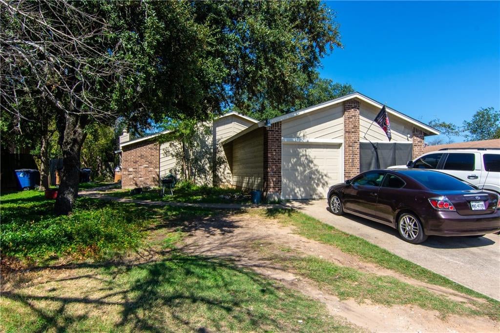 View 11320 Walnut Ridge Dr in Walnut Ridge 01 11320 Walnut Ridge Dr - front exterior - Luxury home in Walnut Ridge 01, Austin, TX