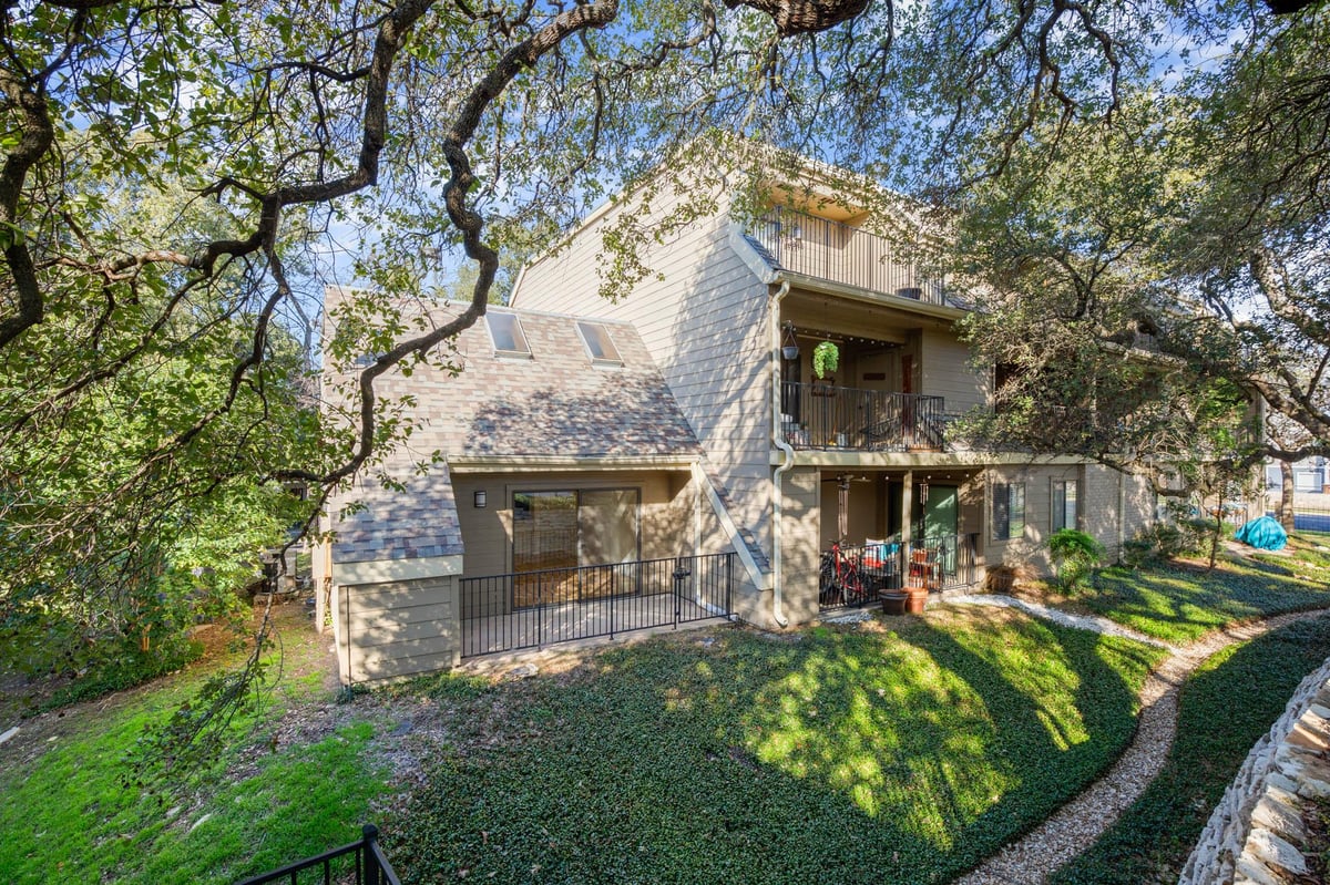 View 1135 Barton Hills DR Unit #138 in Springhollow Condo Amd 1135 Barton Hills DR Unit #138 - property photo 1 - Luxury home in Springhollow Condo Amd, Austin, TX