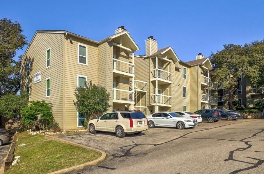 View 114 E 31st ST Unit #314 in Hyde Park Oaks Condo 114 E 31st ST Unit #314 - property photo 1 - Luxury home in Hyde Park Oaks Condo, Austin, TX