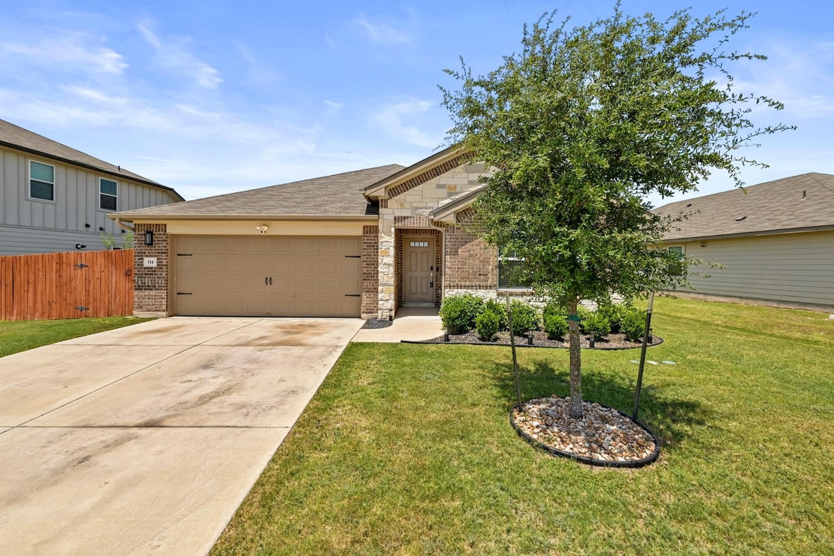 View 114 Grasslands TRL in Cross Creek 114 Grasslands TRL - front exterior - Luxury home in Cross Creek, Hutto, TX