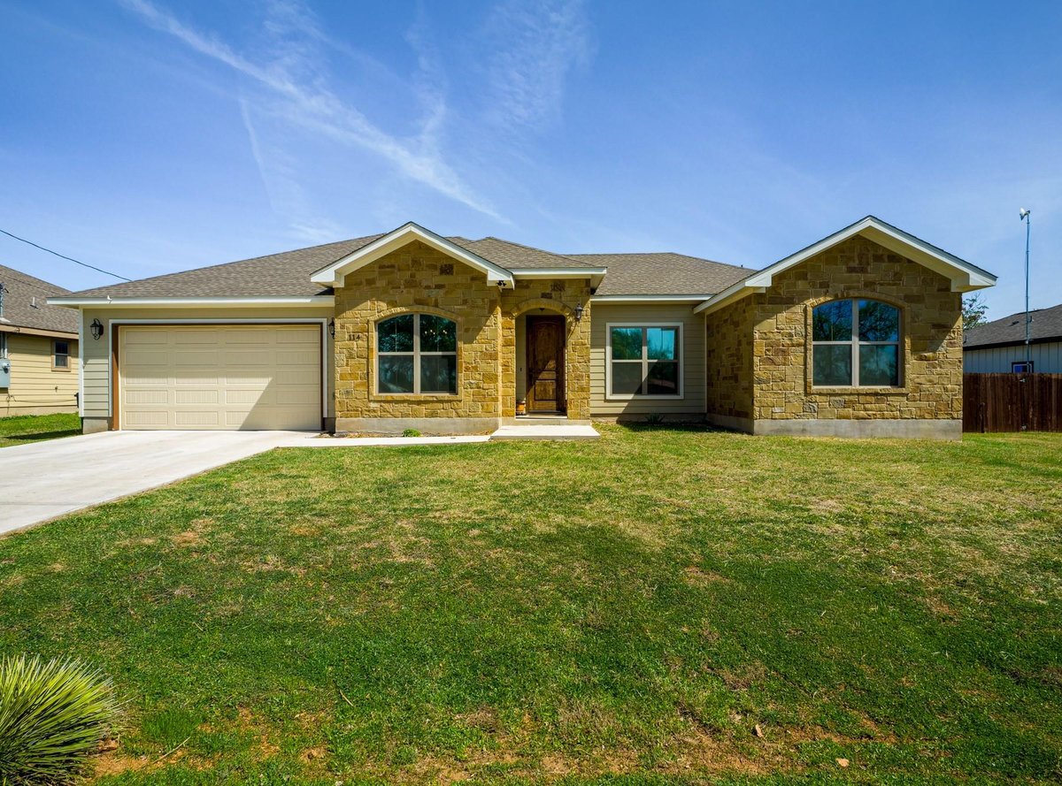View 114 Norwood Dr in Tanglewood 114 Norwood Dr - front exterior - Luxury home in Tanglewood, Granite Shoals, TX