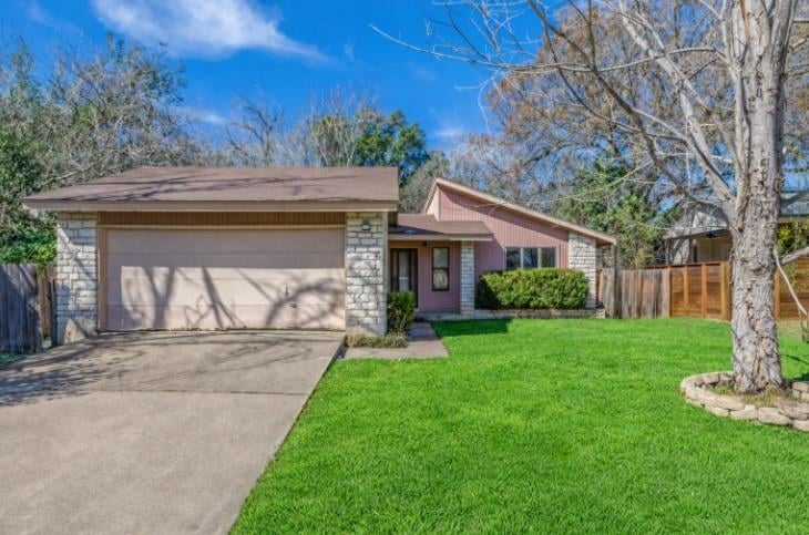 View 11400 Oak View DR in Oak Forest Sec 04 Amd 11400 Oak View DR - front exterior - Luxury home in Oak Forest Sec 04 Amd, Austin, TX