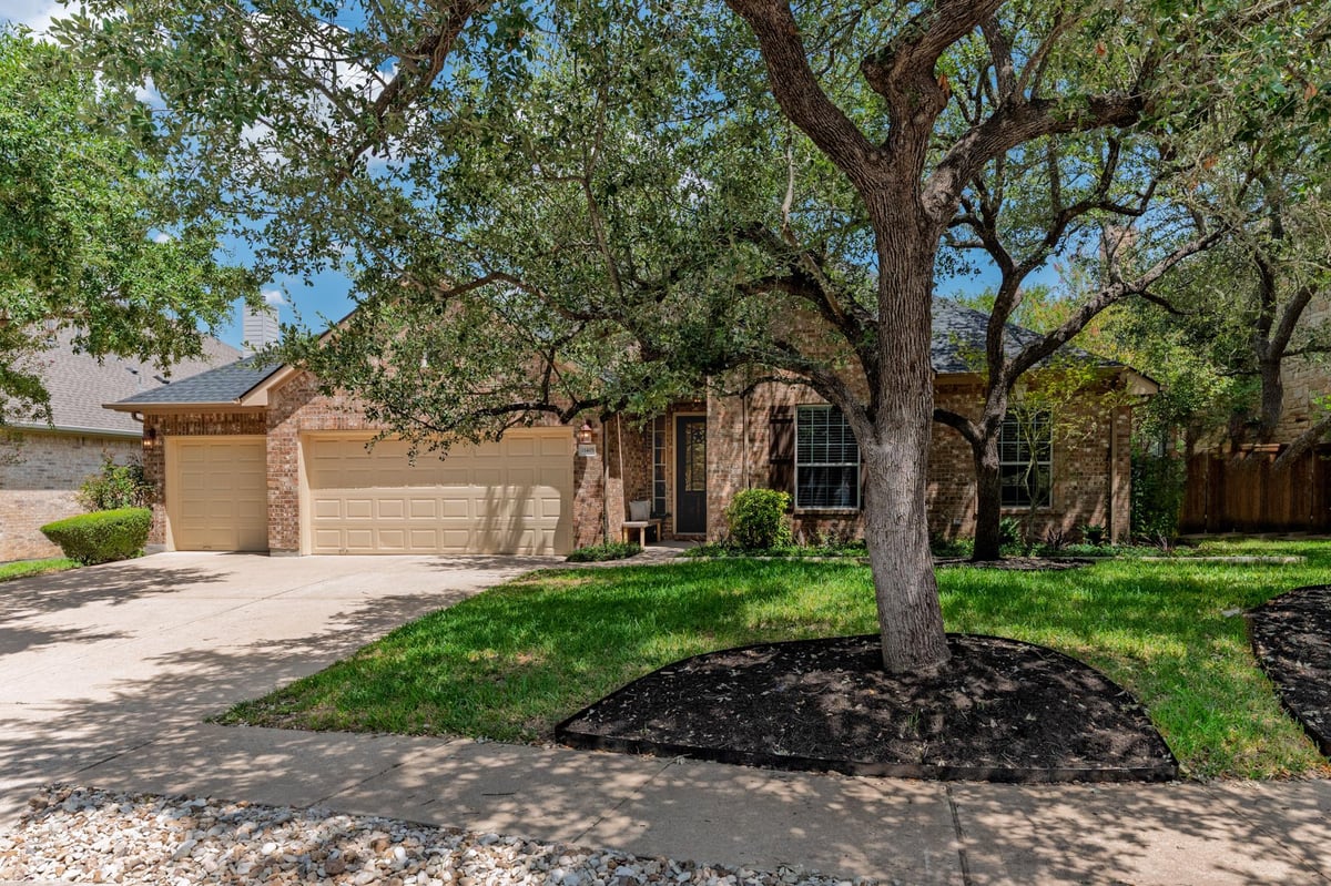 View 11405 Viridian WAY in Hielscher Sec 15 11405 Viridian WAY - property photo 1 - Luxury home in Hielscher Sec 15, Austin, TX