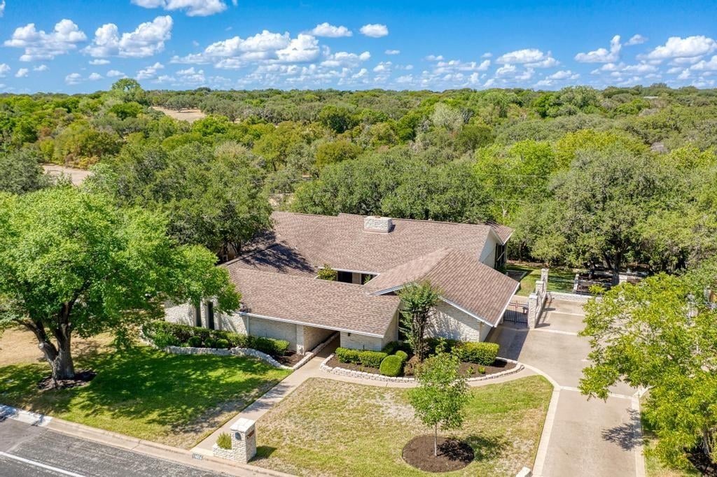 View 11406 Spicewood Pkwy in Spicewood At Balcones Villages 11406 Spicewood Pkwy - front exterior - Luxury home in Spicewood At Balcones Villages, Austin, TX