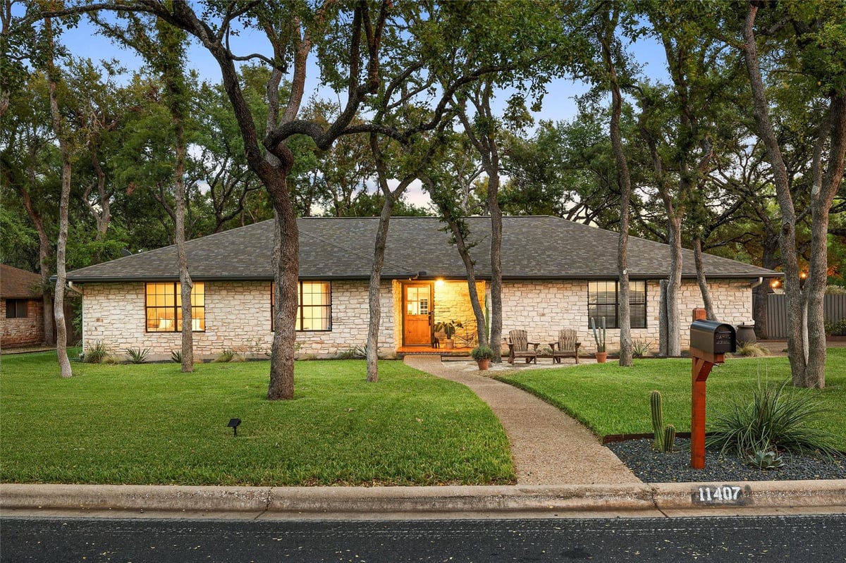 View 11407 Menodora Dr in Shady Hollow Sec 05 Ph 02 11407 Menodora Dr - front exterior - Luxury home in Shady Hollow Sec 05 Ph 02, Austin, TX