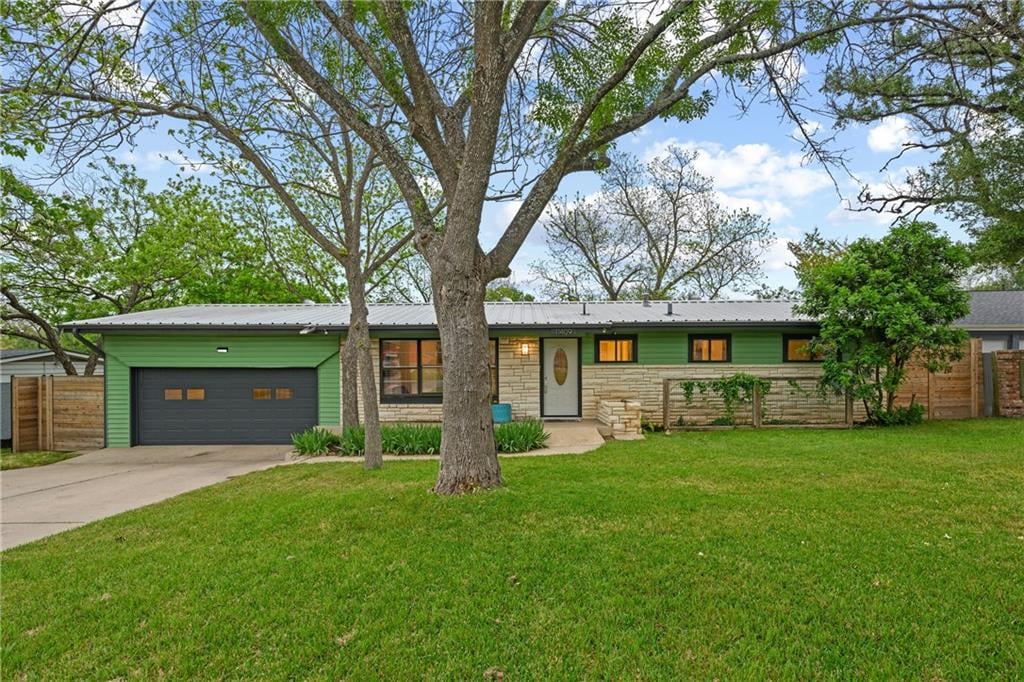 View 11409 Hornsby St in Eubank Acres Sec 02 11409 Hornsby St - front exterior - Luxury home in Eubank Acres Sec 02, Austin, TX