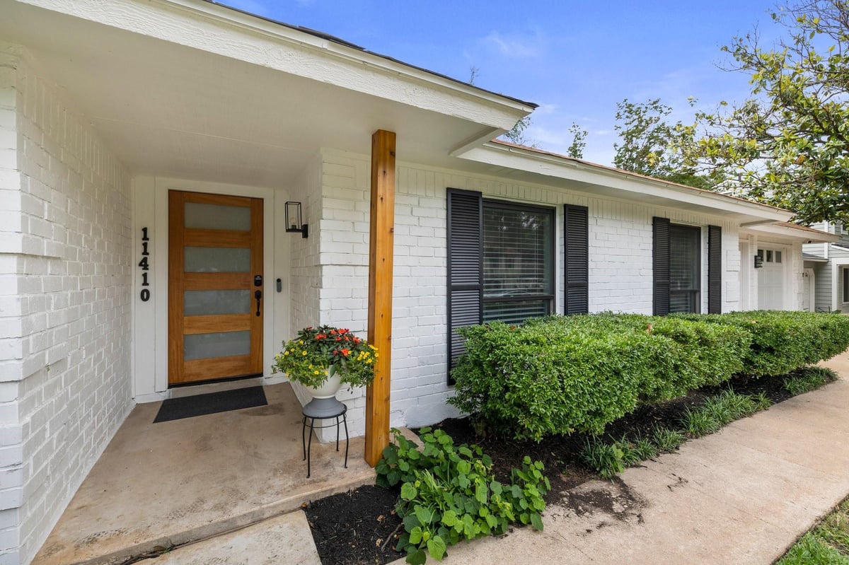 View 11410 Santa Cruz Dr in Balcones Woods Sec 03B 11410 Santa Cruz Dr - front exterior - Luxury home in Balcones Woods Sec 03B, Austin, TX