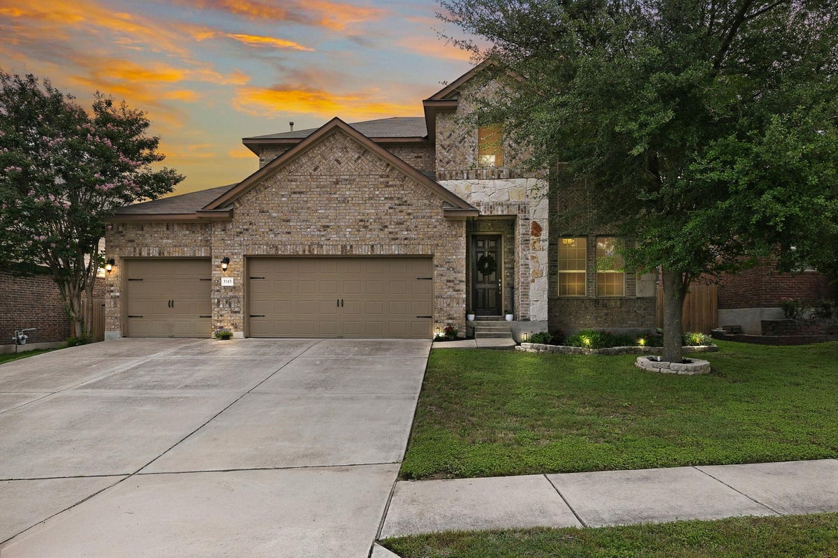 Living area at 1143 Huntington Trl - 4 bed 3 bath home