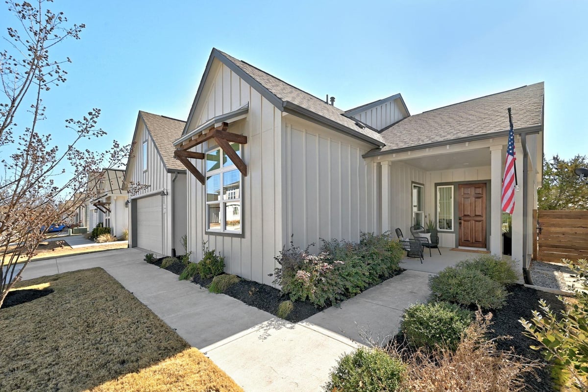 Living area at 1144 Lucca Dr Unit #6 - 3 bed 2 bath home