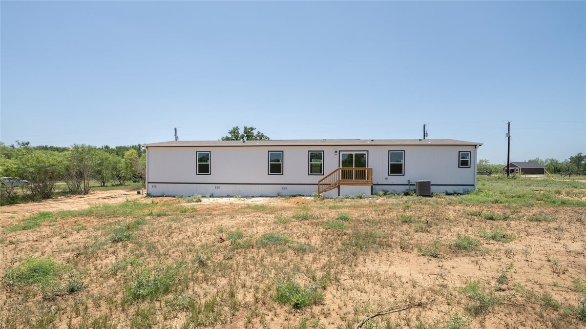 View 1145 Callihan Rd in Clayton Add 1145 Callihan Rd - front exterior - Luxury home in Clayton Add, Luling, TX