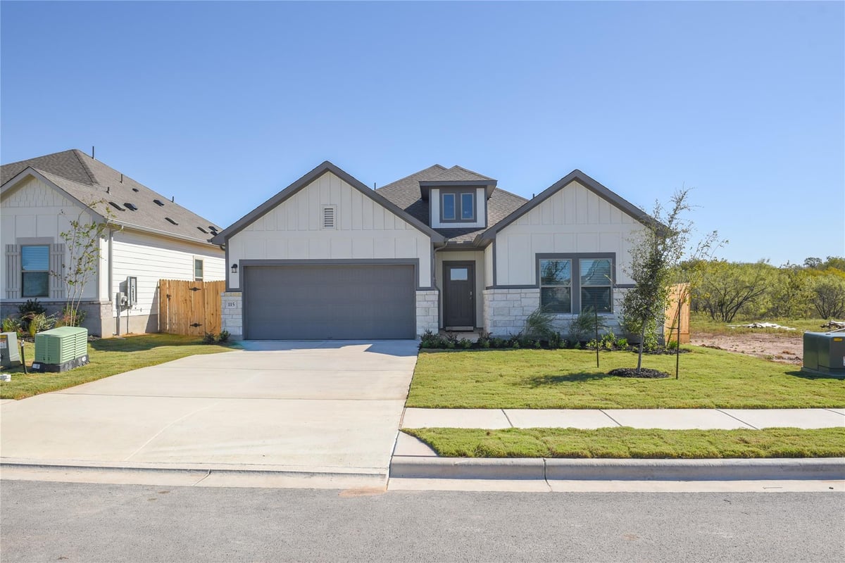 115 Ayres Horn - front exterior - Luxury home in Riverbend at Double Eagle, Cedar Creek, TX