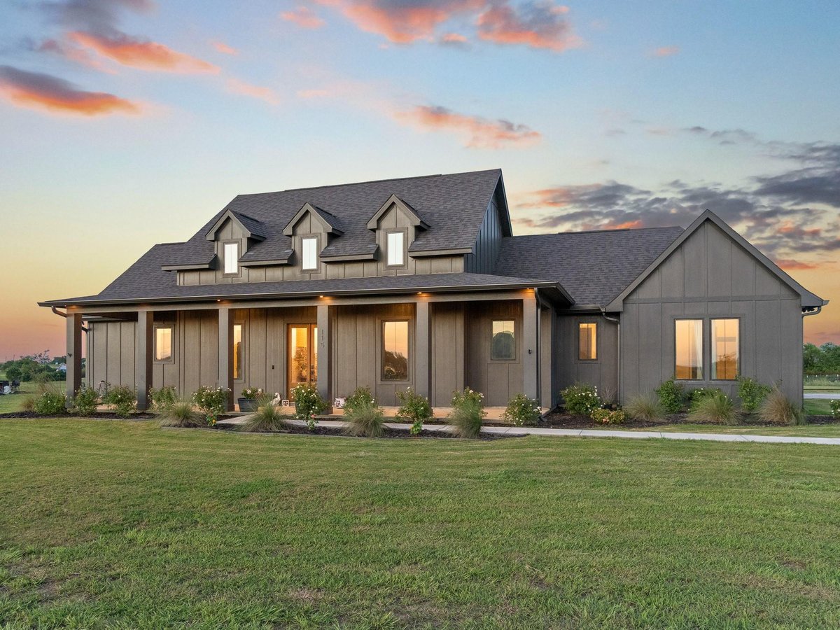 View 115 Country View Lane in Country Reserve 115 Country View Lane - front exterior - Luxury home in Country Reserve, Schulenburg, TX
