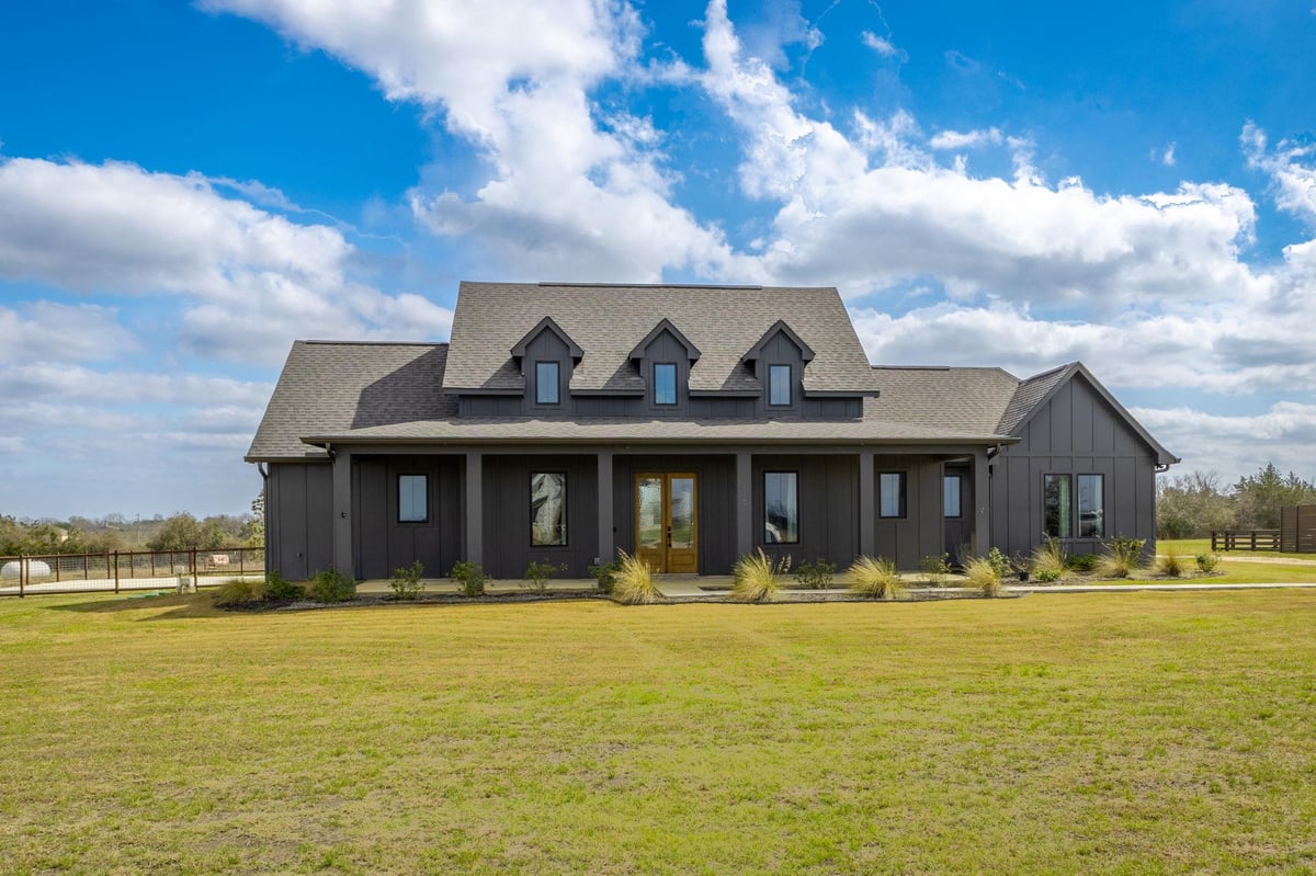 View 115 Country View Lane in Country Reserve 115 Country View Lane - front exterior - Luxury home in Country Reserve, Schulenburg, TX