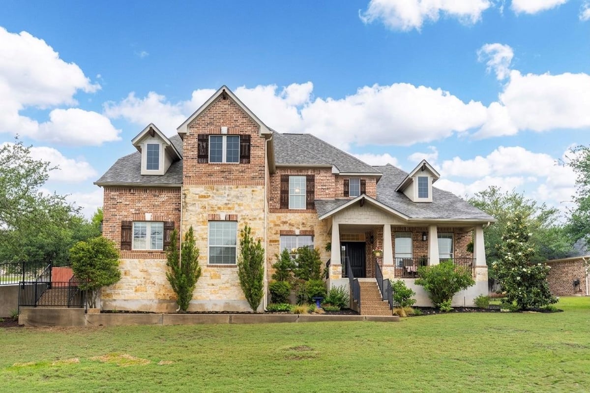 View 115 Desert Willow Way in High Pointe Ph 2 Sec 2a 115 Desert Willow Way - front exterior - Luxury home in High Pointe Ph 2 Sec 2a, Austin, TX