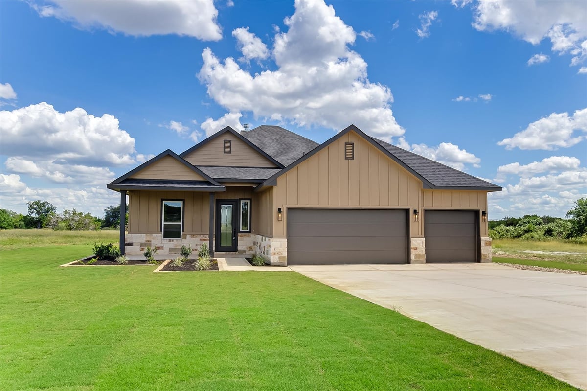 View 115 Draper Ln in Draper Acres 115 Draper Ln - front exterior - Luxury home in Draper Acres, Bertram, TX