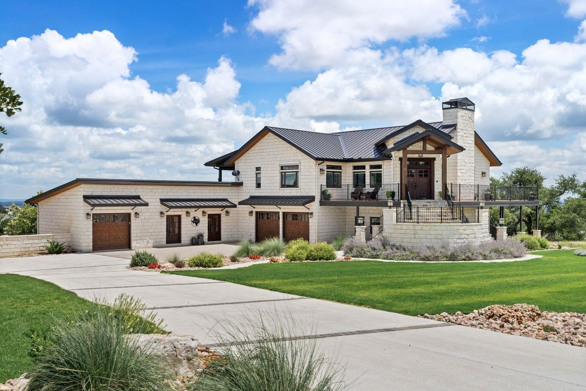 View 115 Trophy Oak Pt in Vineyard Ridge 115 Trophy Oak Pt - front exterior - Luxury home in Vineyard Ridge, Fredericksburg, TX