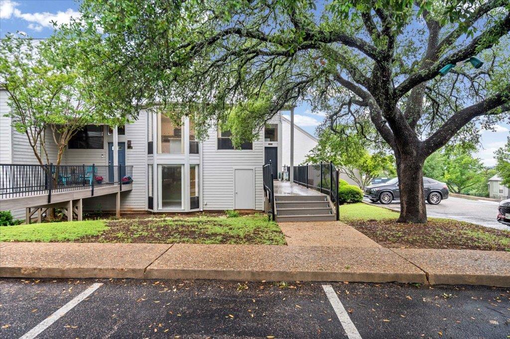 115 World Of Tennis Sq - front exterior - Luxury home in Lakeway World Tennis Condo, Lakeway, TX