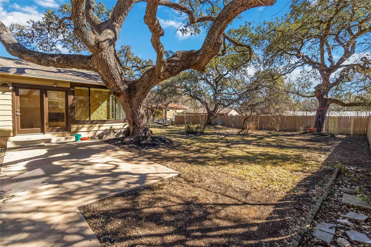 View 11505 Hunters LN in Eubank Acres Sec 02 11505 Hunters LN - front exterior - Luxury home in Eubank Acres Sec 02, Austin, TX