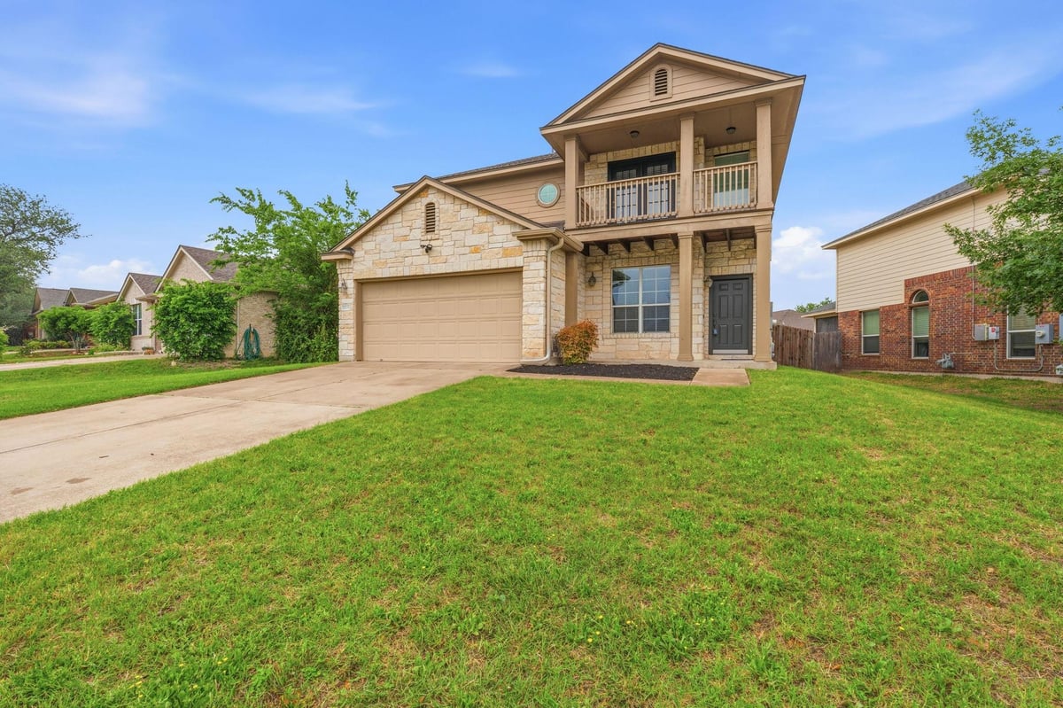 Living area at 11509 Timber Heights Dr - 3 bed 2 bath home