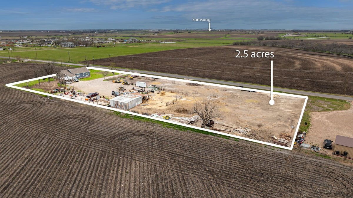 View 1151 County Road 394 in Hutto Abstracts 1151 County Road 394 - front exterior - Luxury lot in Hutto Abstracts, Hutto, TX