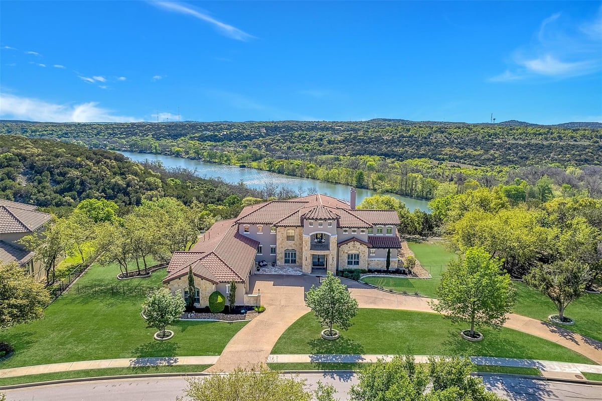 View 11513 Shoreview Overlook in Steiner Ranch Ph 01 Sec 10D 11513 Shoreview Overlook - front exterior - Luxury home in Steiner Ranch Ph 01 Sec 10D, Austin, TX