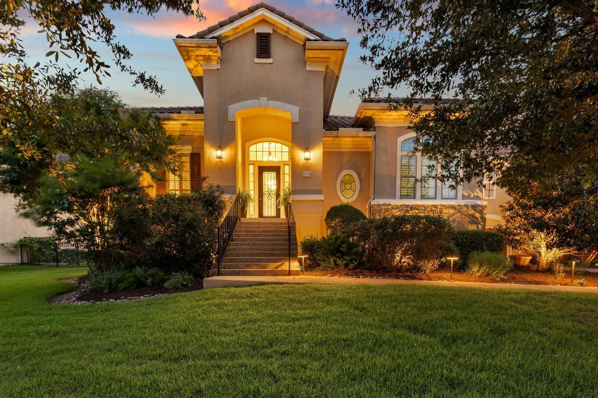 View 11516 Shoreview Overlook in Steiner Ranch Ph 1 Sec 10d Rs 11516 Shoreview Overlook - front exterior - Luxury home in Steiner Ranch Ph 1 Sec 10d Rs, Austin, TX