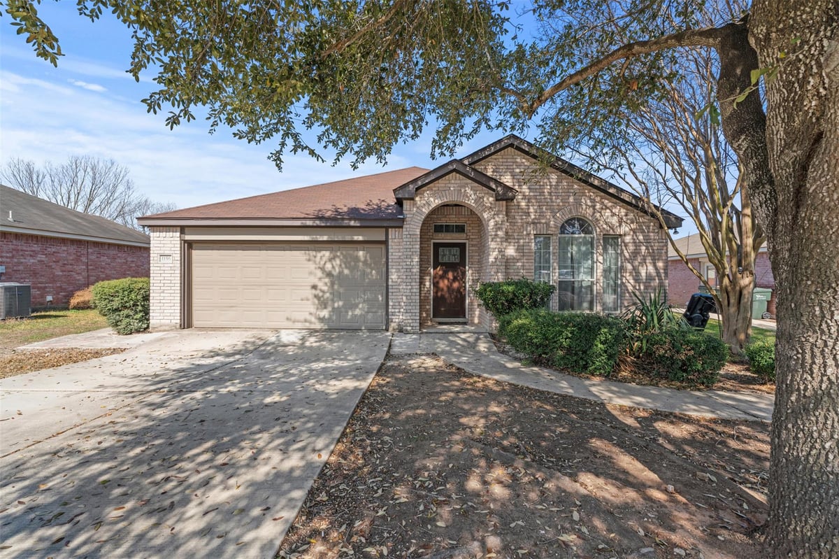 View 1156 Woodlands Dr in Woodlands Park Ph 1 1156 Woodlands Dr - front exterior - Luxury home in Woodlands Park Ph 1, Kyle, TX