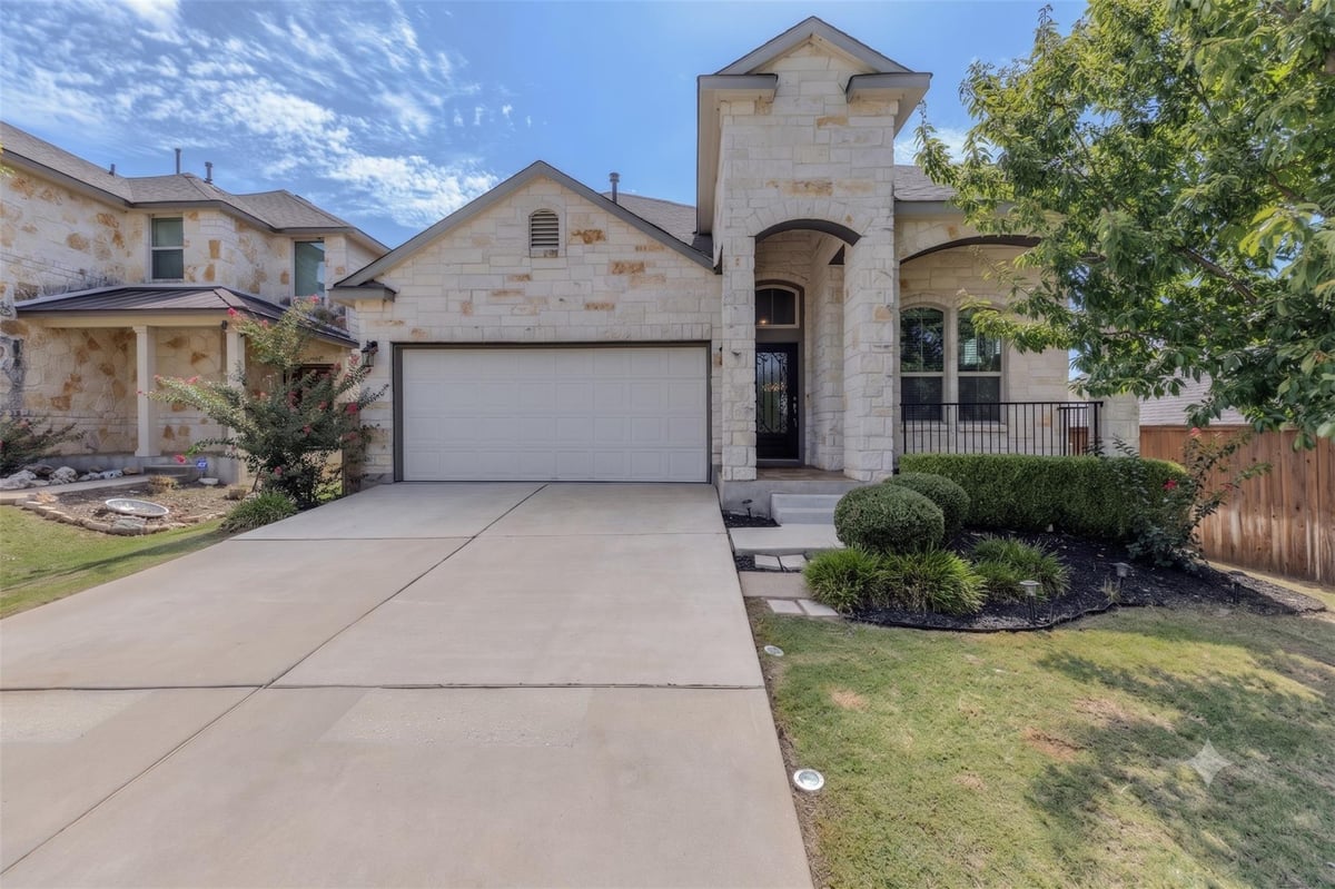 116 Checkerspot CT - front exterior - Luxury home in Teravista, Georgetown, TX