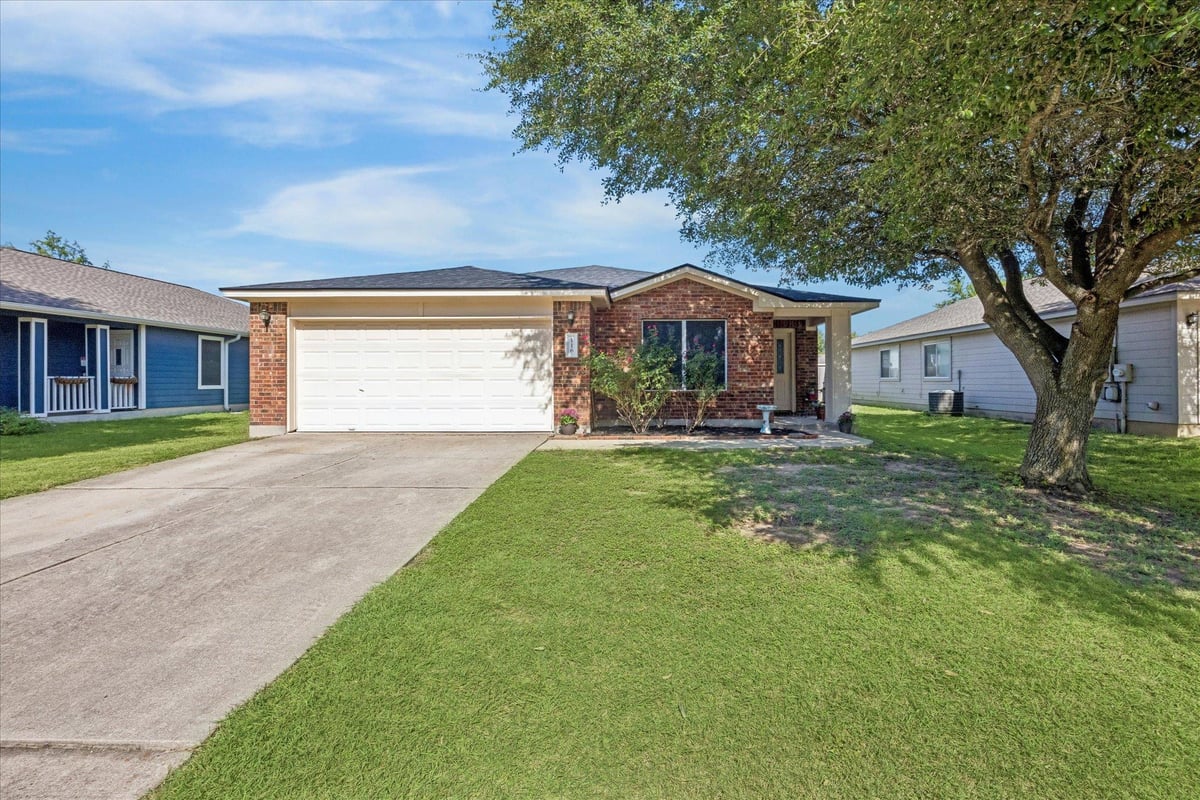 View 116 Quail Hollow DR in Brushy Creek Meadows Sec 01 116 Quail Hollow DR - front exterior - Luxury home in Brushy Creek Meadows Sec 01, Hutto, TX