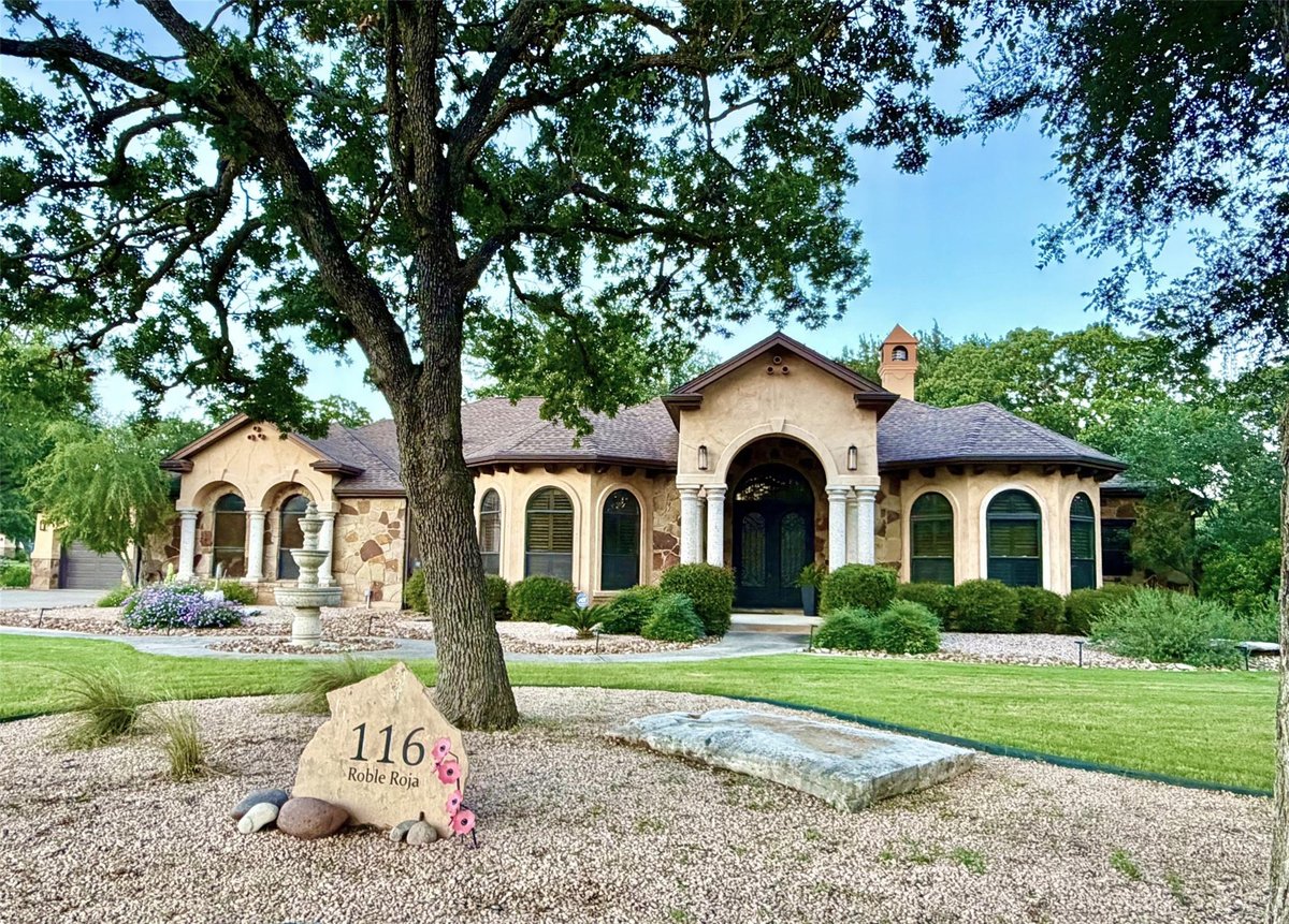 116 Roble Roja DR - front exterior - Luxury home in Oaks Estates Sec 4, Georgetown, TX