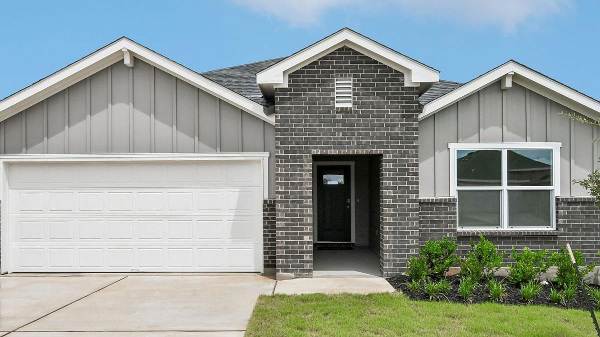 View 116 Southridge Trl in THUNDER ROCK 116 Southridge Trl - front exterior - Luxury home in THUNDER ROCK, Marble Falls, TX