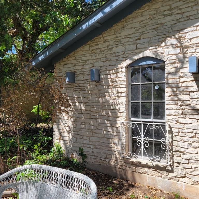 View 11608 Hornsby St in Eubank Acres Sec 01 11608 Hornsby St - front exterior - Luxury home in Eubank Acres Sec 01, Austin, TX