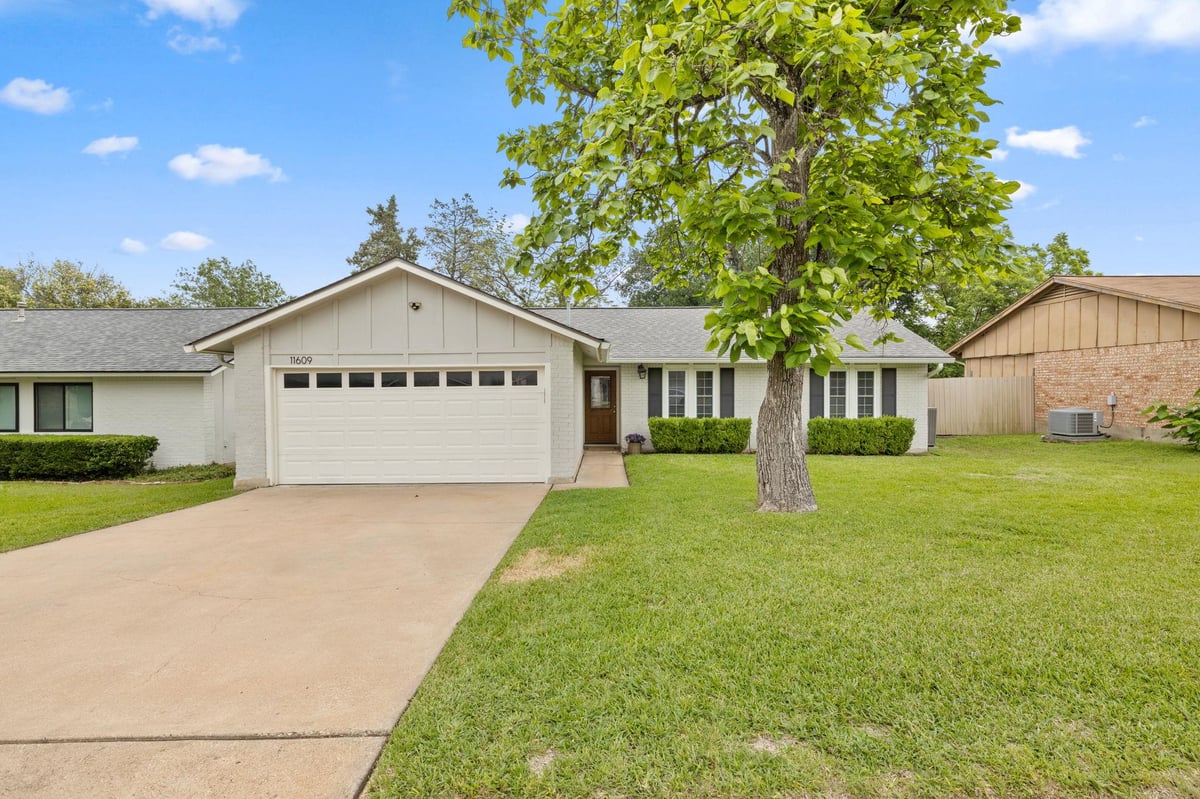 View 11609 Fast Horse Dr in Mesa Park Sec 01 11609 Fast Horse Dr - front exterior - Luxury home in Mesa Park Sec 01, Austin, TX