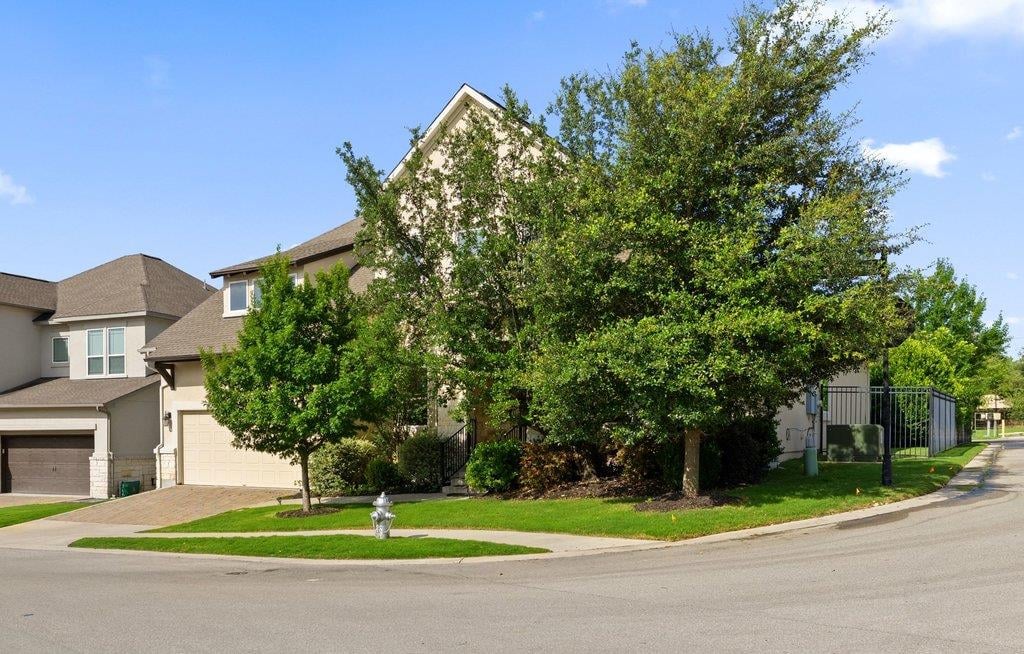 View 11613 Lake Stone DR Unit #70 in Lakes Edge 11613 Lake Stone DR Unit #70 - property photo 1 - Luxury home in Lakes Edge, Austin, TX