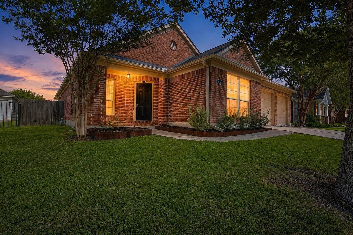 11620 Sunny Creek LN - property photo 1 - Luxury home in Shadowglen Ph 01 Sec 05, Manor, TX