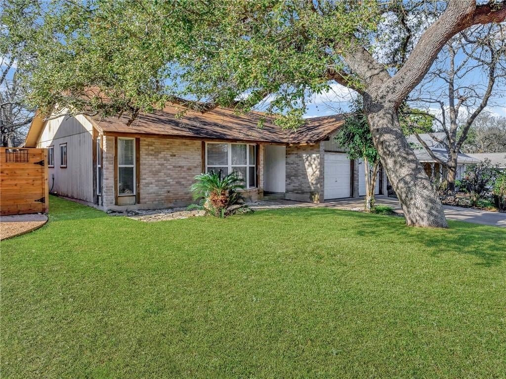 View 11622 Fast Horse Dr in Mesa Park Sec 01 11622 Fast Horse Dr - front exterior - Luxury home in Mesa Park Sec 01, Austin, TX