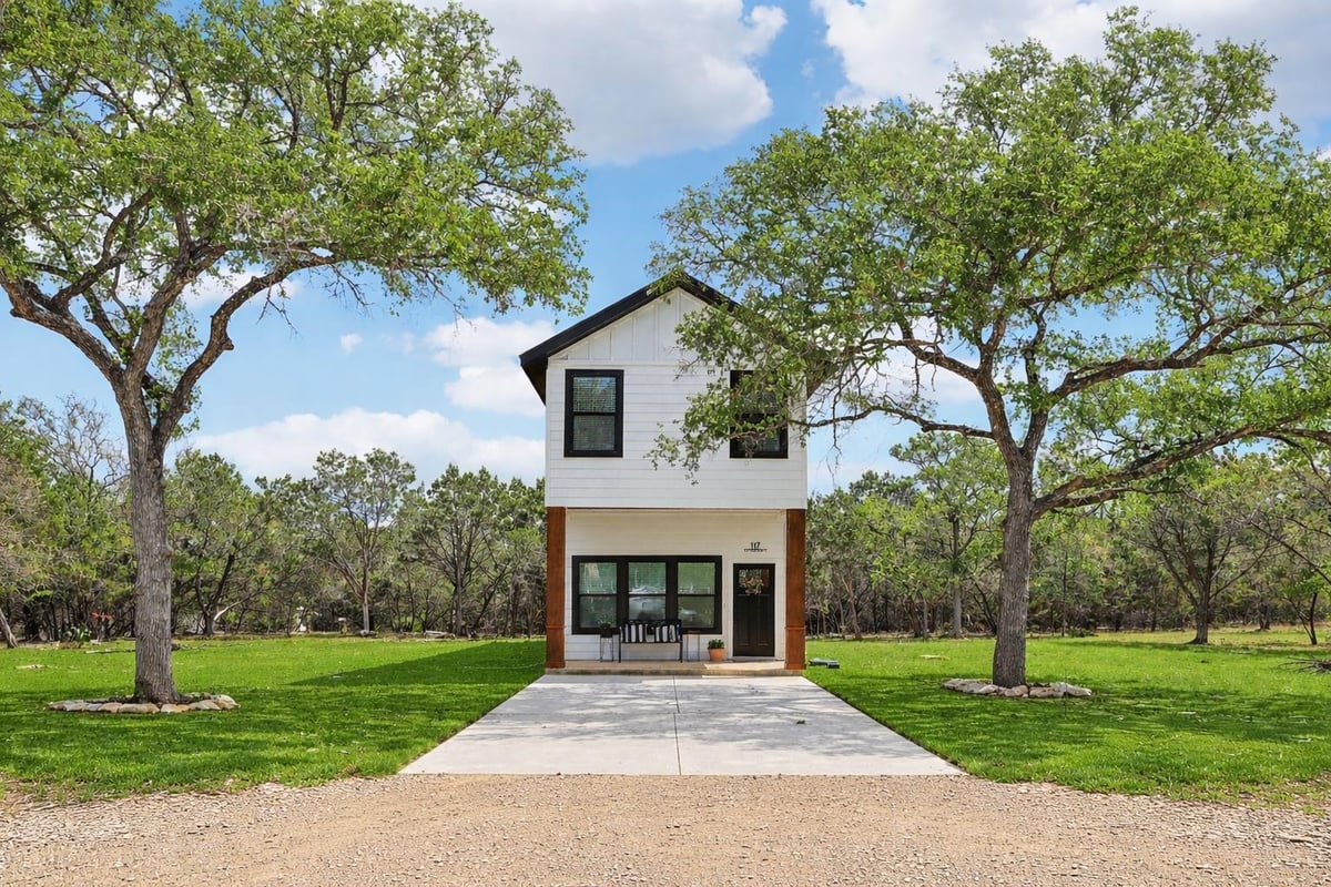 View 117 Golf Crest Dr Unit #C in Woodcreek Sec 9A 117 Golf Crest Dr Unit #C - front exterior - Luxury home in Woodcreek Sec 9A, Wimberley, TX