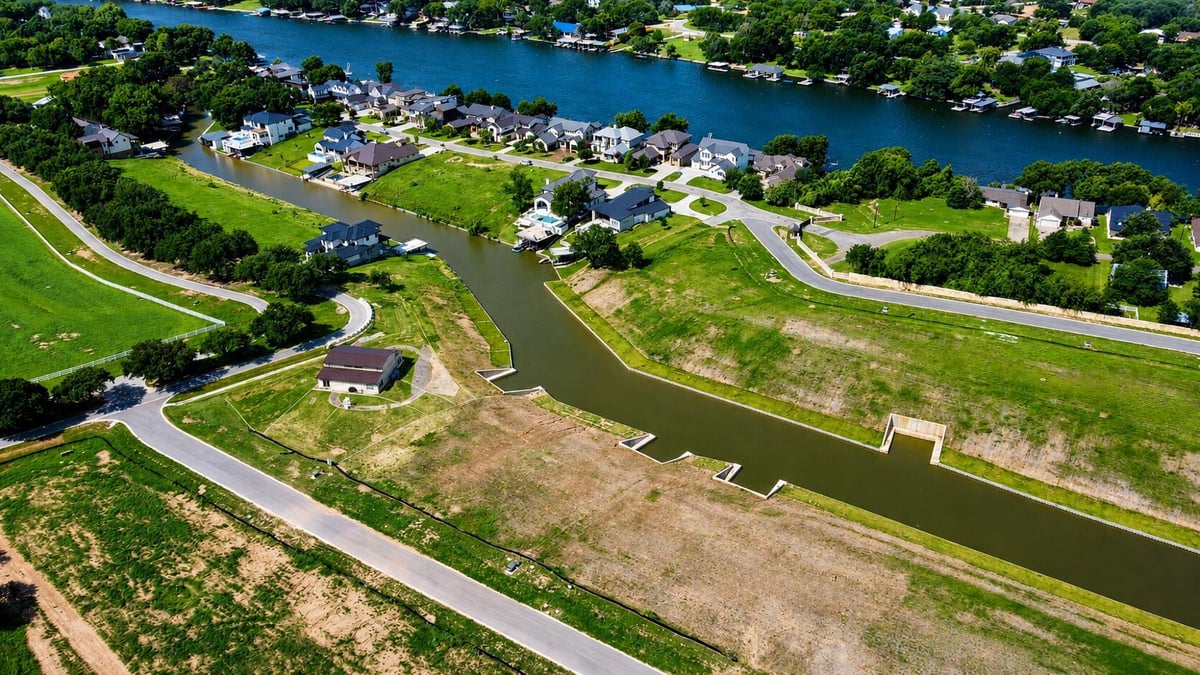 View 117 Hannahs WAY in Ranch On Lake Lbj 117 Hannahs WAY - property photo 1 - Luxury lot in Ranch On Lake Lbj, Burnet, TX