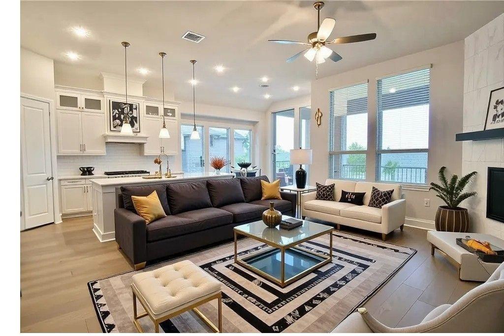 Living area at 117 Missouri Primrose Ln - 4 bed 3 bath home